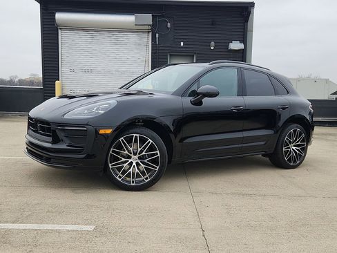 New 2026 Porsche Macan image 1