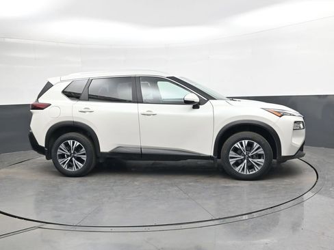 Used 2023 Nissan Rogue SV w/ SV Premium Package image 3