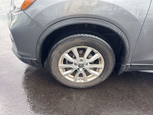 Used 2018 Nissan Rogue SV image 24