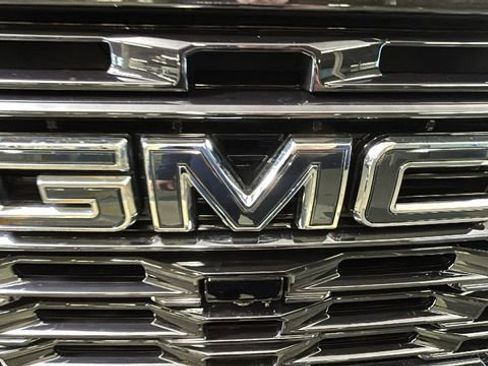 Used 2024 GMC Sierra 2500 Denali Ultimate w/ LPO, GMC Protection Package AWD/4WD image 9