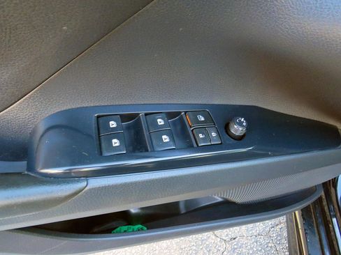 Used 2018 Toyota Camry SE image 29