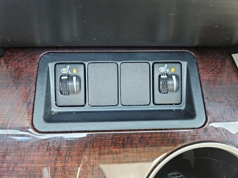 Used 2013 Toyota Camry XLE w/ Leather Pkg FWD image 25