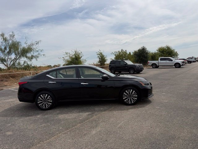 Used 2025 Nissan Altima 2.5 SV FWD image 4