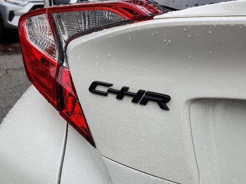 Used 2021 Toyota C-HR LE image 31