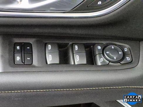 Used 2024 GMC Yukon SLT w/ SLT Luxury Package image 13