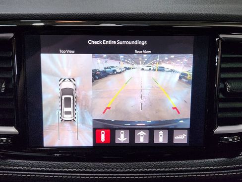 Used 2023 Chrysler Pacifica Limited w/ Uconnect Theater Family Group FWD image 39