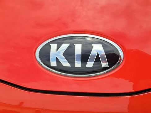 Used 2020 Kia Soul LX FWD image 11