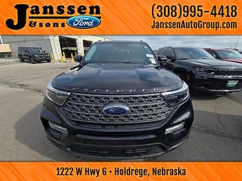 Used 2023 Ford Explorer XLT w/ Equipment Group 202A AWD/4WD image 16