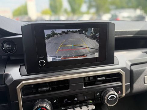 Certified 2025 Toyota Tacoma SR5 AWD/4WD image 25