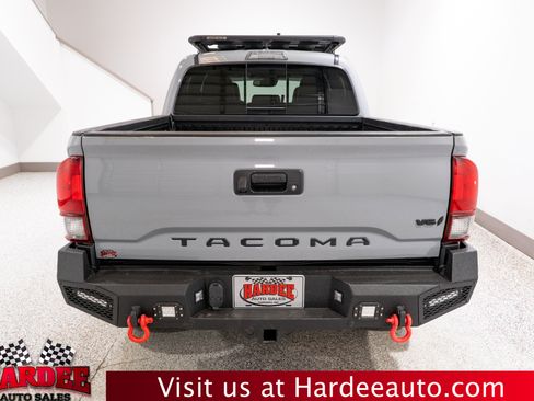Used 2019 Toyota Tacoma TRD Off-Road AWD/4WD image 4