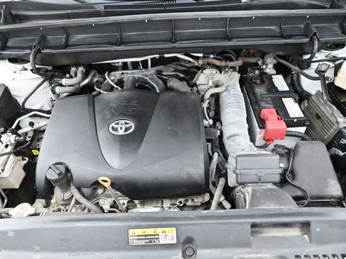 Used 2022 Toyota Highlander XLE AWD/4WD image 43