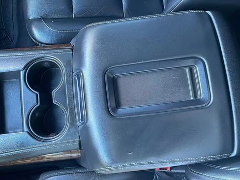 Used 2020 Chevrolet Suburban LT RWD image 23