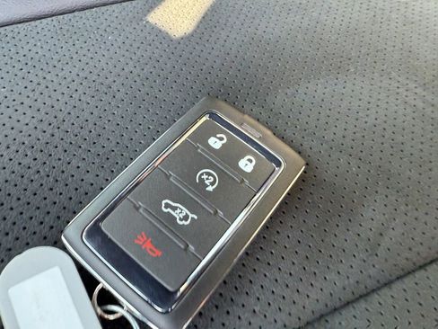 New 2025 Jeep Grand Cherokee Altitude image 27