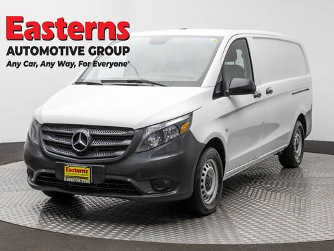Used 2022 Mercedes-Benz Metris image 1
