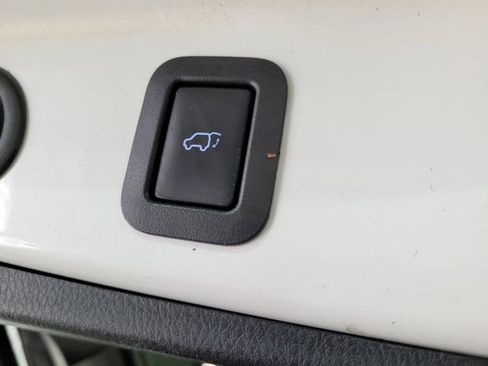 Used 2016 Toyota Highlander XLE image 39