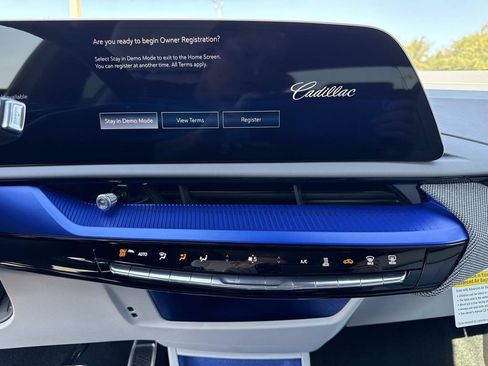 New 2026 Cadillac Optiq Luxury 1 image 23