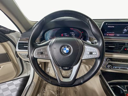 Used 2021 BMW 740i image 13
