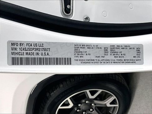 Used 2024 Jeep Wagoneer L Series III w/ Flexible Seating Group AWD/4WD image 36