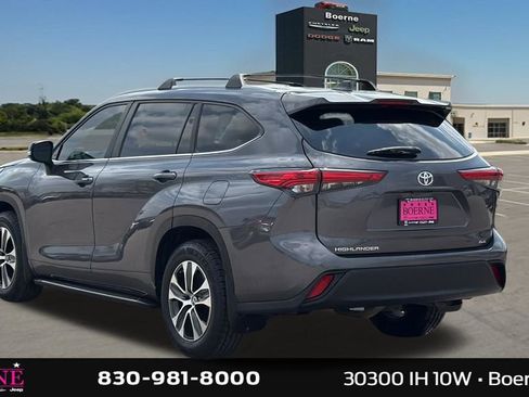 Used 2023 Toyota Highlander XLE FWD image 5