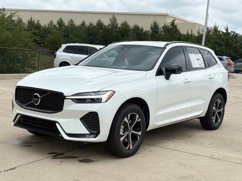 New 2026 Volvo XC60 B5 Core AWD/4WD image 2