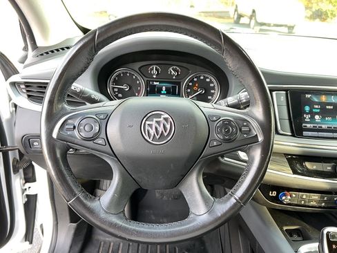 Used 2018 Buick Enclave Essence image 15