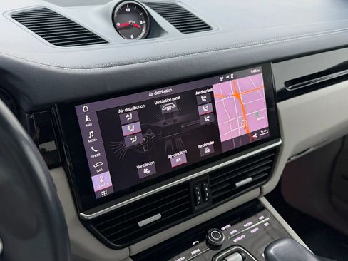 Used 2019 Porsche Cayenne AWD/4WD image 25