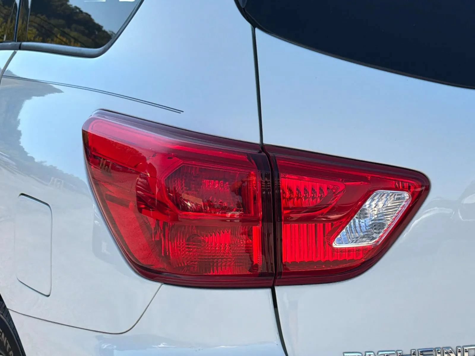 Used 2019 Nissan Pathfinder SV FWD image 10