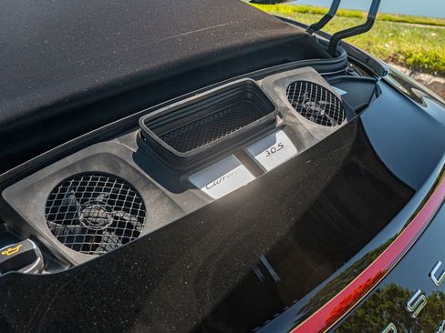 Used 2018 Porsche 911 Carrera 4S image 21