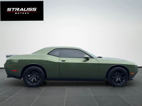 Used 2018 Dodge Challenger SXT RWD image 6