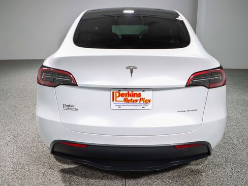 Used 2024 Tesla Model Y Long Range image 8