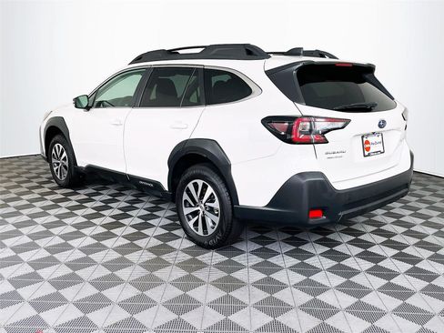Certified 2025 Subaru Outback Premium AWD/4WD image 7