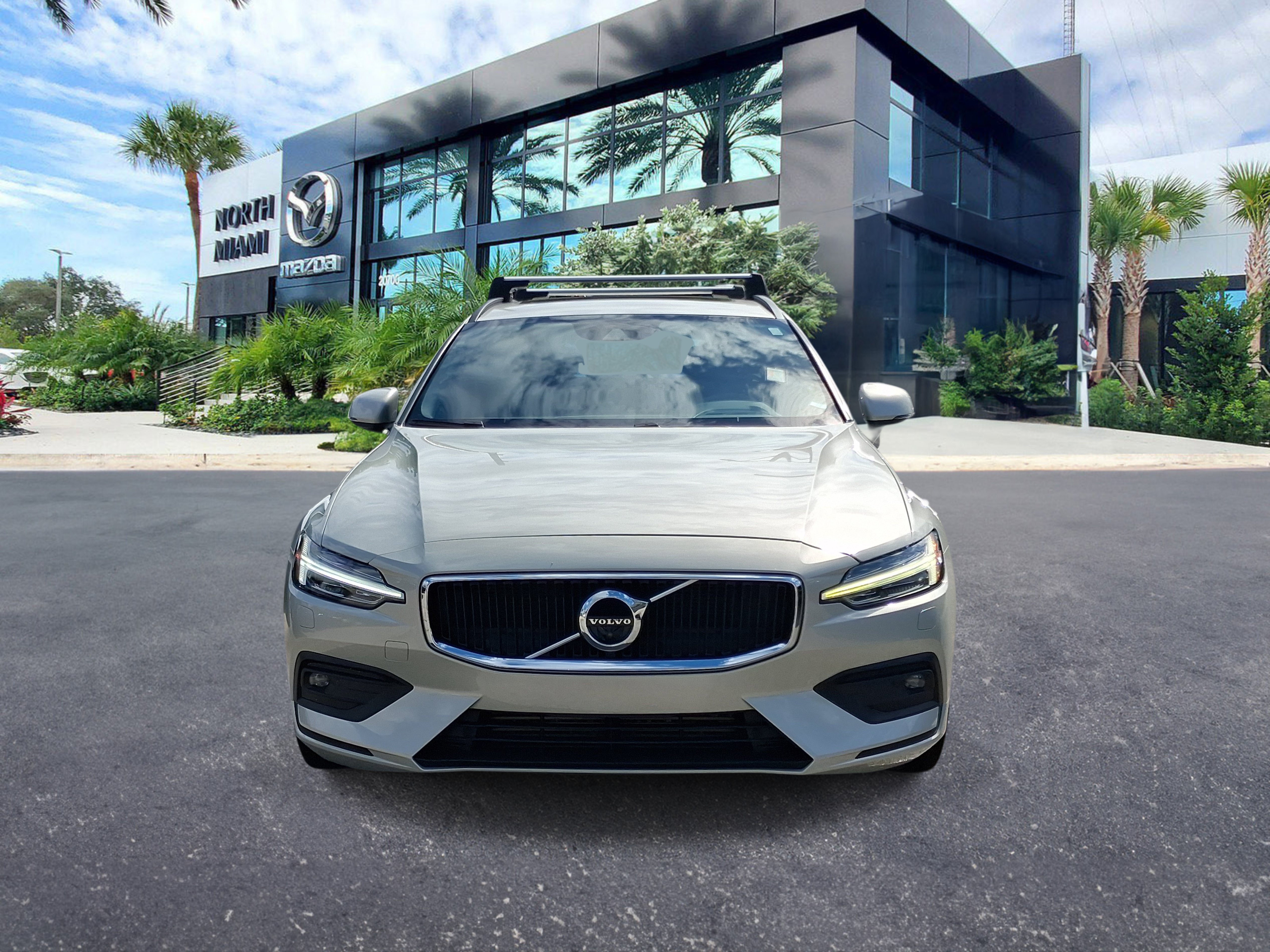 Used 2020 Volvo V60 T5 Momentum FWD image 2