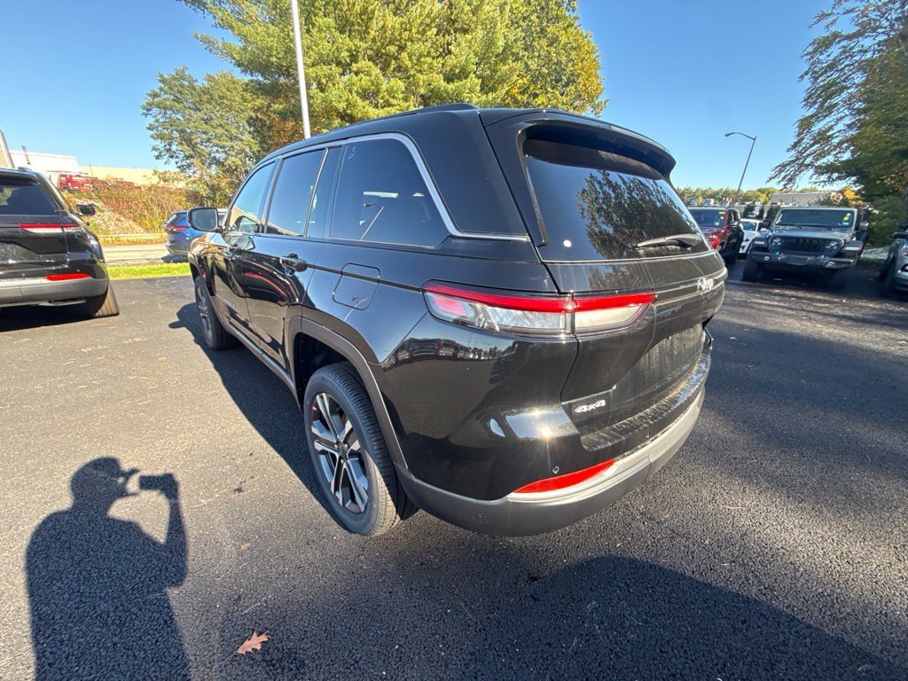 New 2027 Jeep Grand Cherokee Limited AWD/4WD image 3