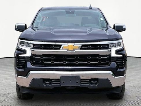 Used 2022 Chevrolet Silverado 1500 LT AWD/4WD image 2