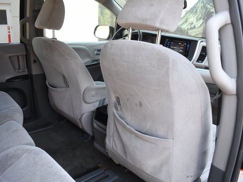 Used 2015 Toyota Sienna LE FWD image 27