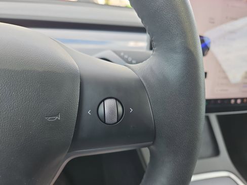 Used 2021 Tesla Model Y Long Range image 21