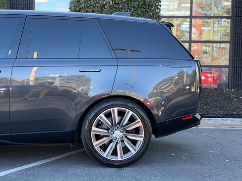 Used 2023 Land Rover Range Rover Autobiography image 11