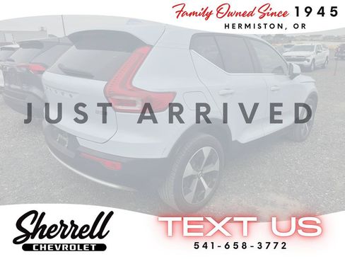 Used 2024 Volvo XC40 B5 Plus AWD/4WD image 4