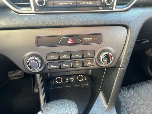 Used 2017 Kia Sportage LX image 17