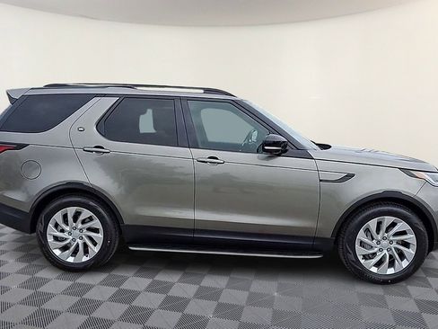Certified 2025 Land Rover Discovery S image 9