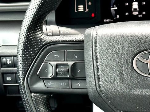 Certified 2025 Toyota Tacoma SR5 AWD/4WD image 22