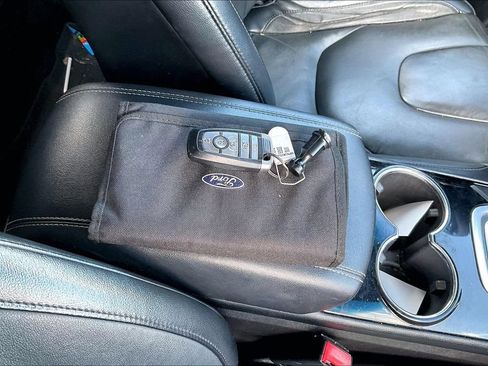 Used 2018 Ford Edge Titanium w/ Technology Package FWD image 11