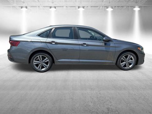 Used 2024 Volkswagen Jetta SE FWD image 7