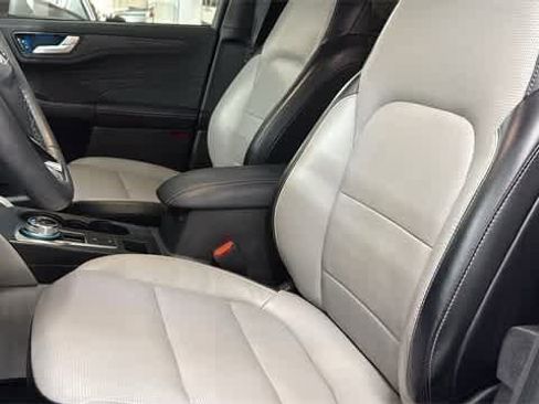 Used 2024 Ford Escape Platinum image 27