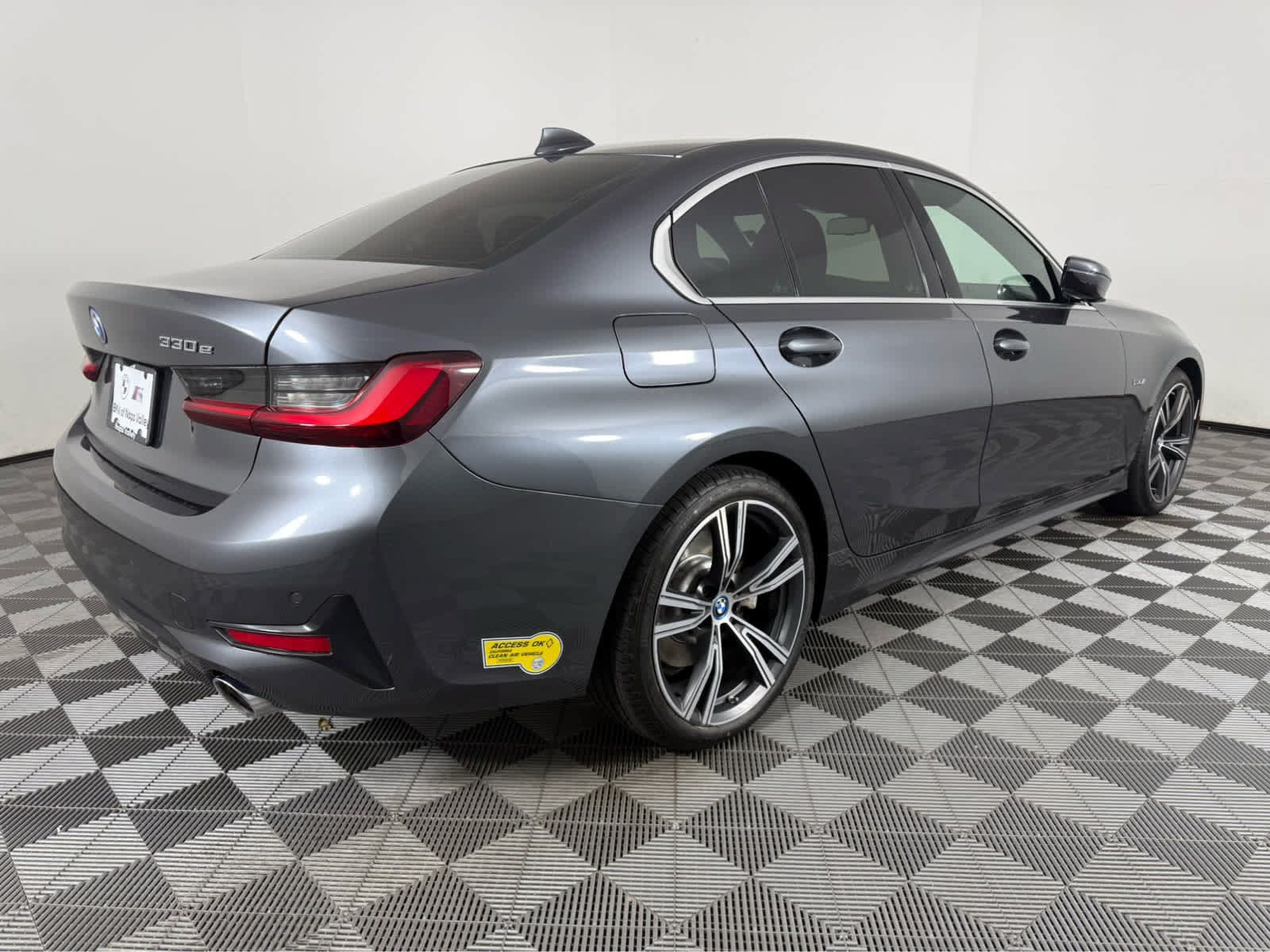 Used 2022 BMW 330e w/ Driving Assistance Package RWD image 3