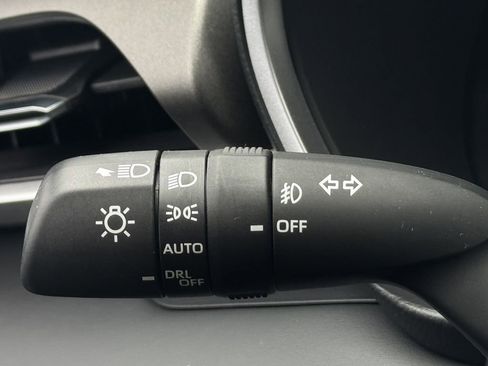 Used 2024 Toyota Highlander XLE AWD/4WD image 22