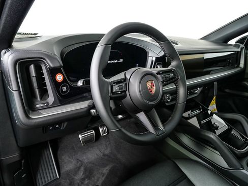 New 2026 Porsche Cayenne S image 4