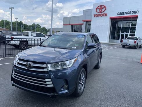 Certified 2019 Toyota Highlander XLE AWD/4WD image 1