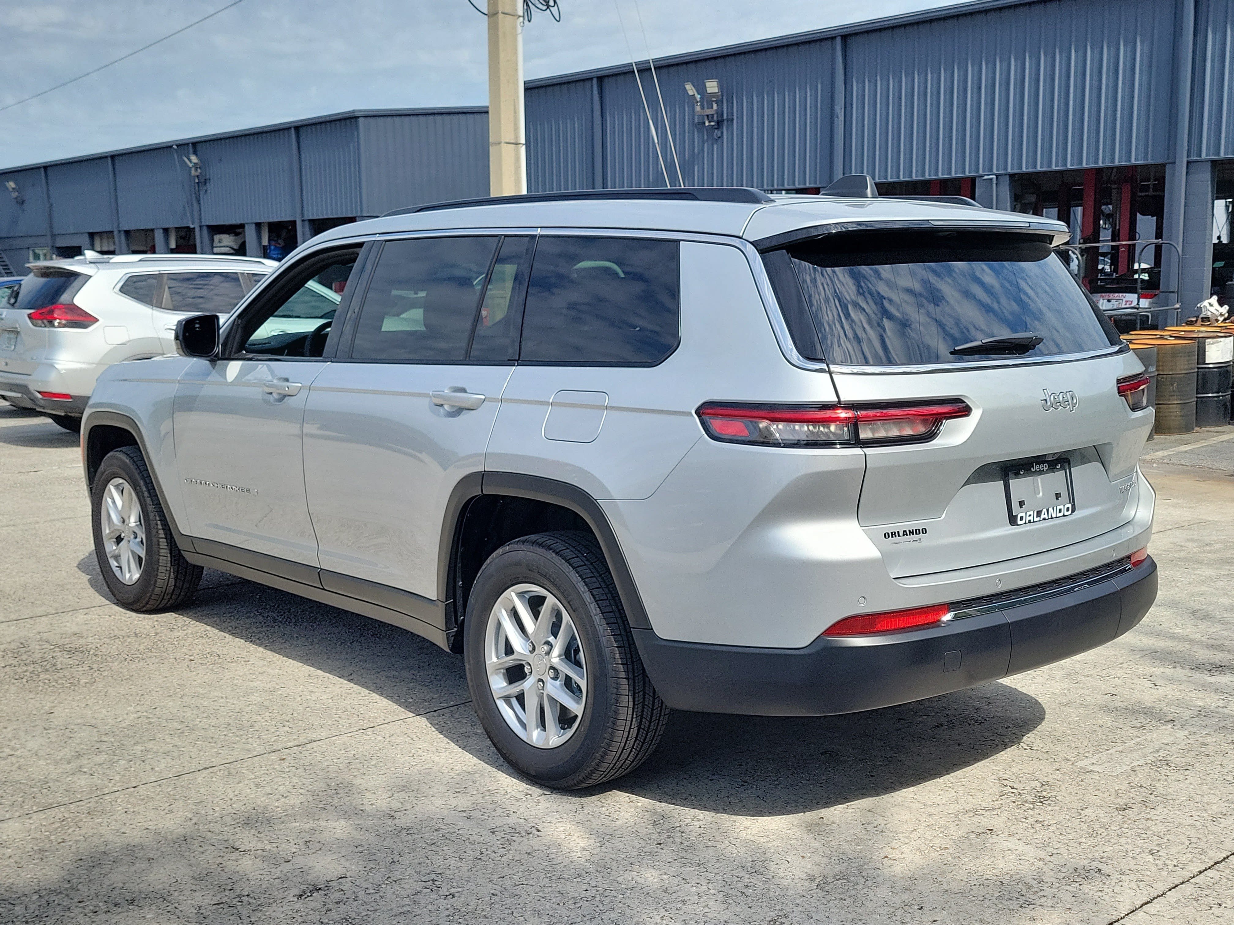 Used 2026 Jeep Grand Cherokee L 2WD image 8