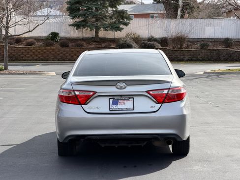 Used 2015 Toyota Camry SE FWD image 5